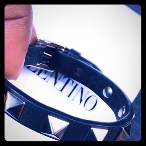 Rockstud leather bracelet!